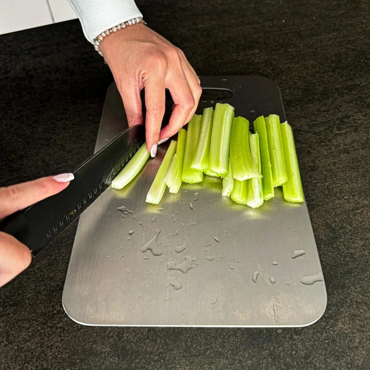 SlicePro™ | Roestvrijstalen & Antibacteriële Snijplank voor Hygiënisch Koken